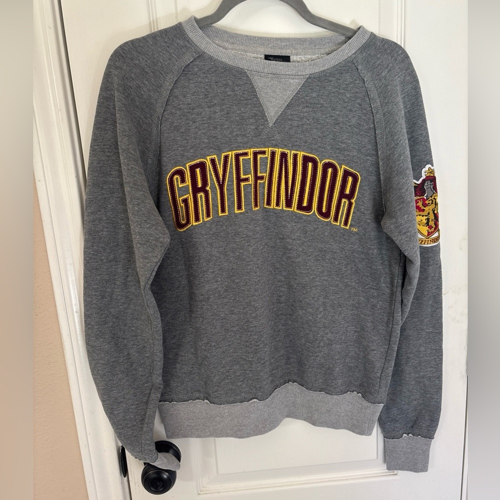 Gryffindor Wizarding World of Harry Potter‎ Grey Crewneck Sweatshirt size Small